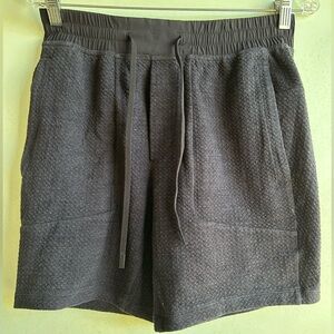 Lululemon Men’s Shorts - M - Excellent Condition